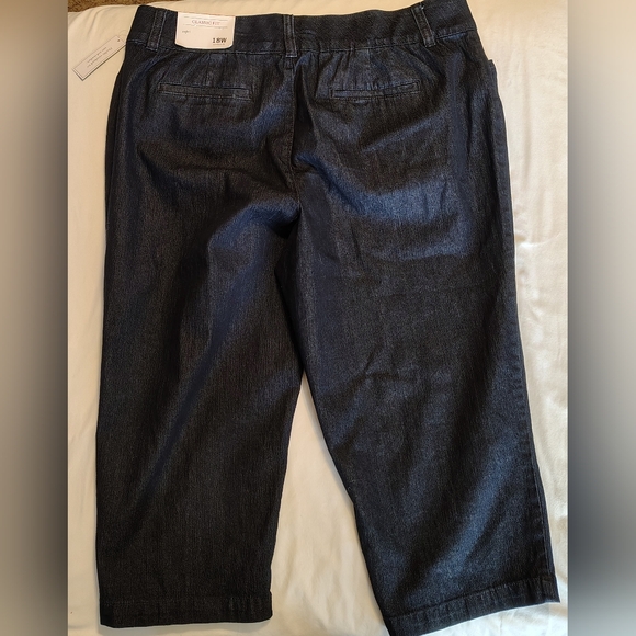 Christopher & Banks CJ Banks Classic Fit Comfort Waist Denim Capris Size 18W NWT - Picture 2 of 10